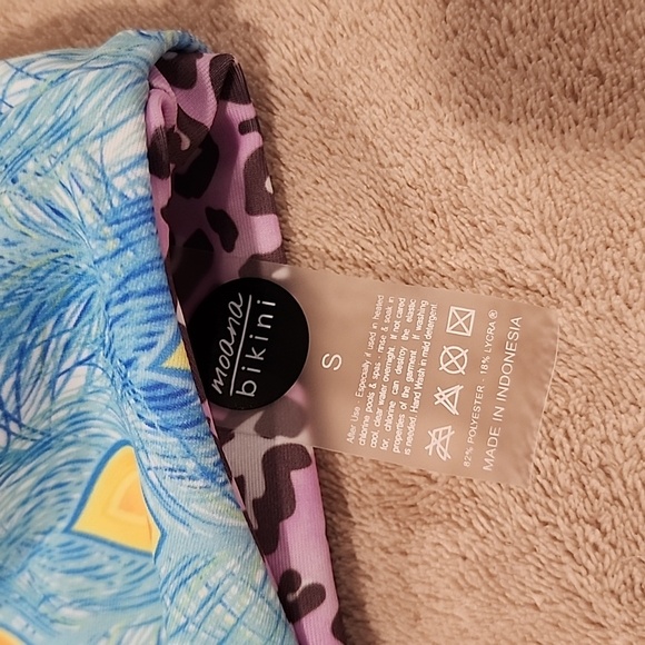 Peacock Seamless Reversible Moana Bikini Top - Picture 2 of 5